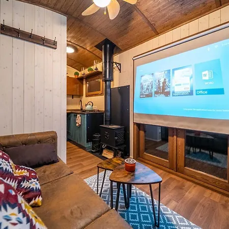 Golden Valley Glamping Borotice